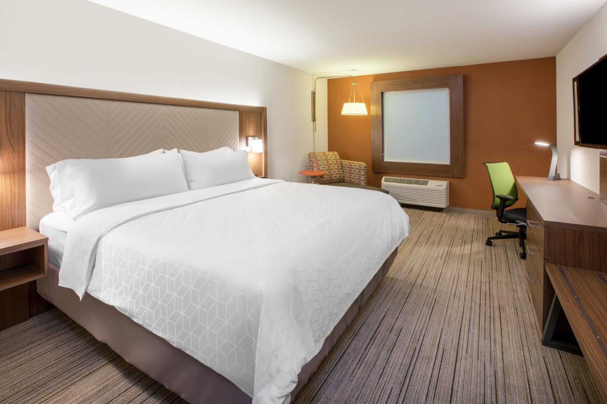 Holiday Inn Express & Suites - Colorado Springs South I-25 By Ihg Exterior photo