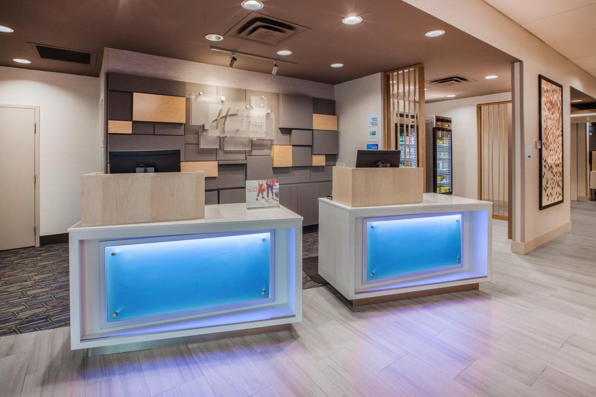 Holiday Inn Express & Suites - Colorado Springs South I-25 By Ihg Exterior photo