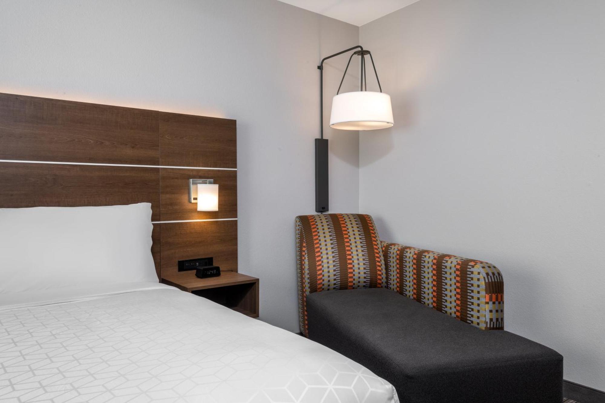 Holiday Inn Express & Suites - Colorado Springs South I-25 By Ihg Exterior photo