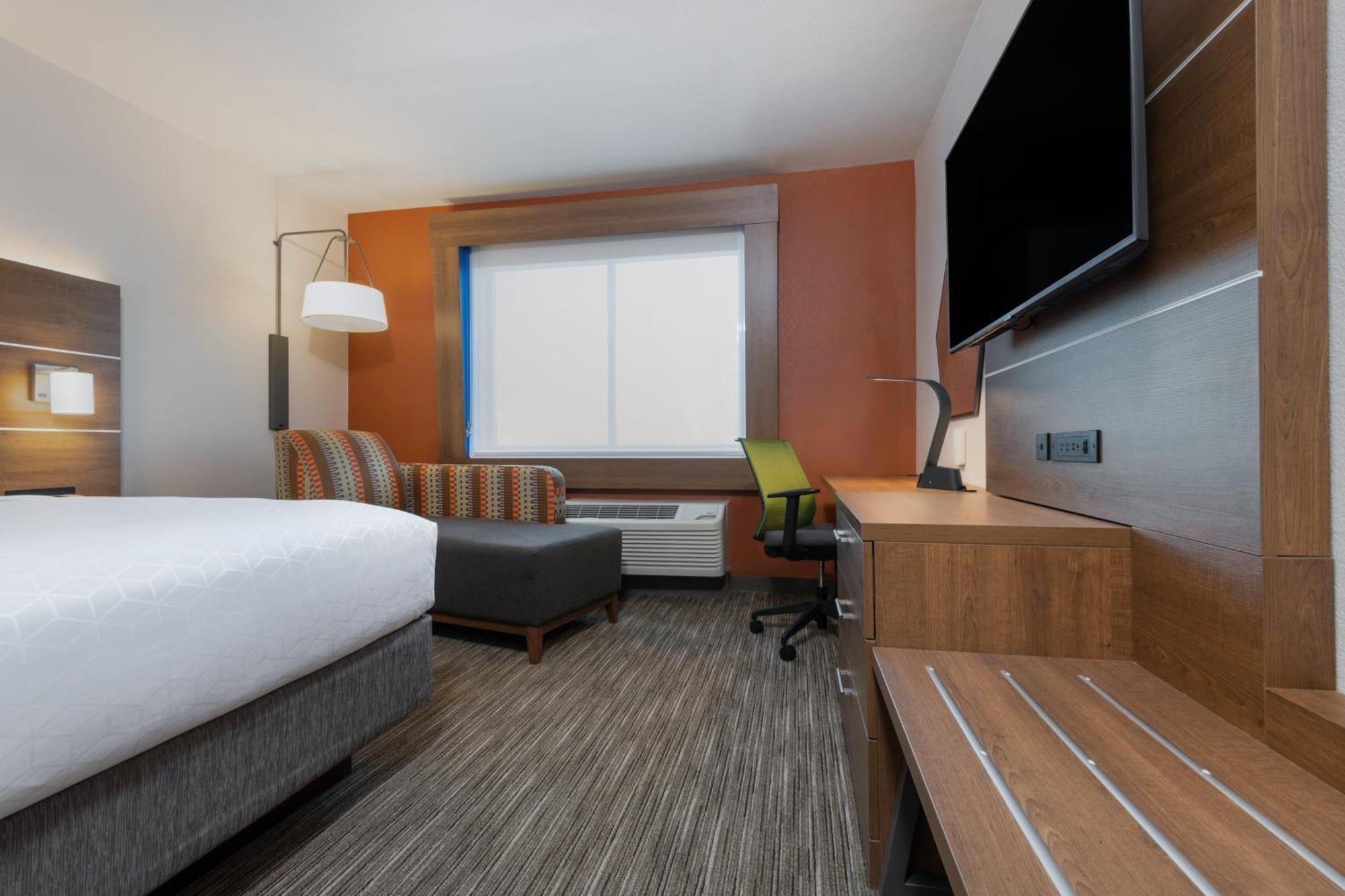Holiday Inn Express & Suites - Colorado Springs South I-25 By Ihg Exterior photo
