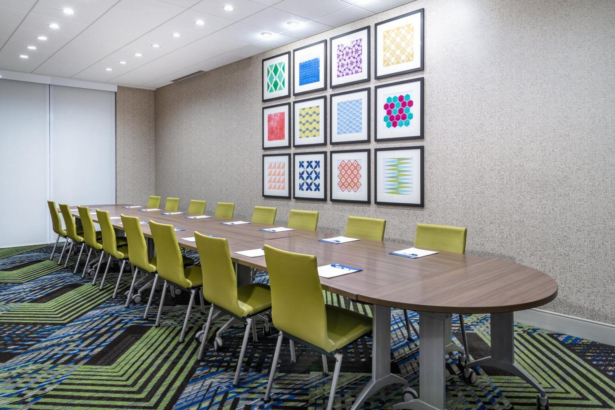 Holiday Inn Express & Suites - Colorado Springs South I-25 By Ihg Exterior photo