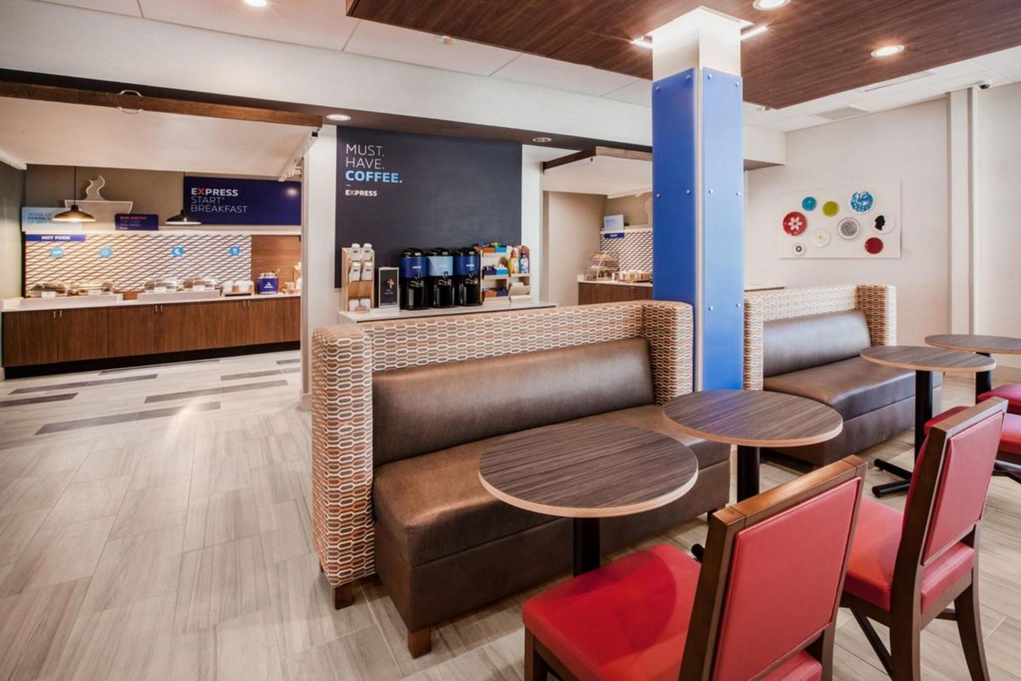 Holiday Inn Express & Suites - Colorado Springs South I-25 By Ihg Exterior photo