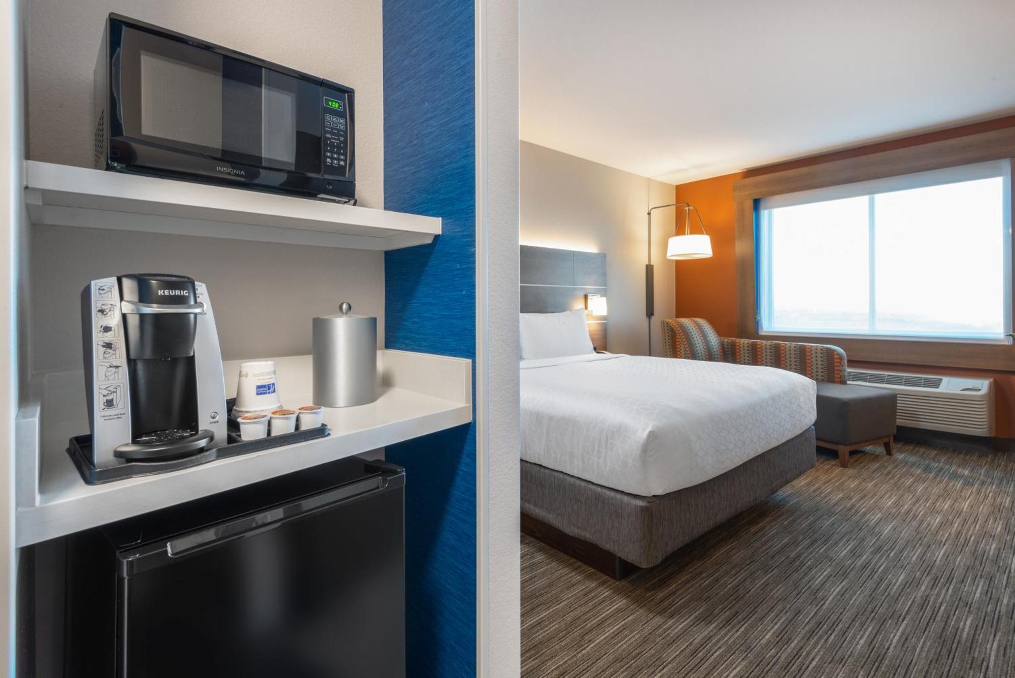 Holiday Inn Express & Suites - Colorado Springs South I-25 By Ihg Exterior photo