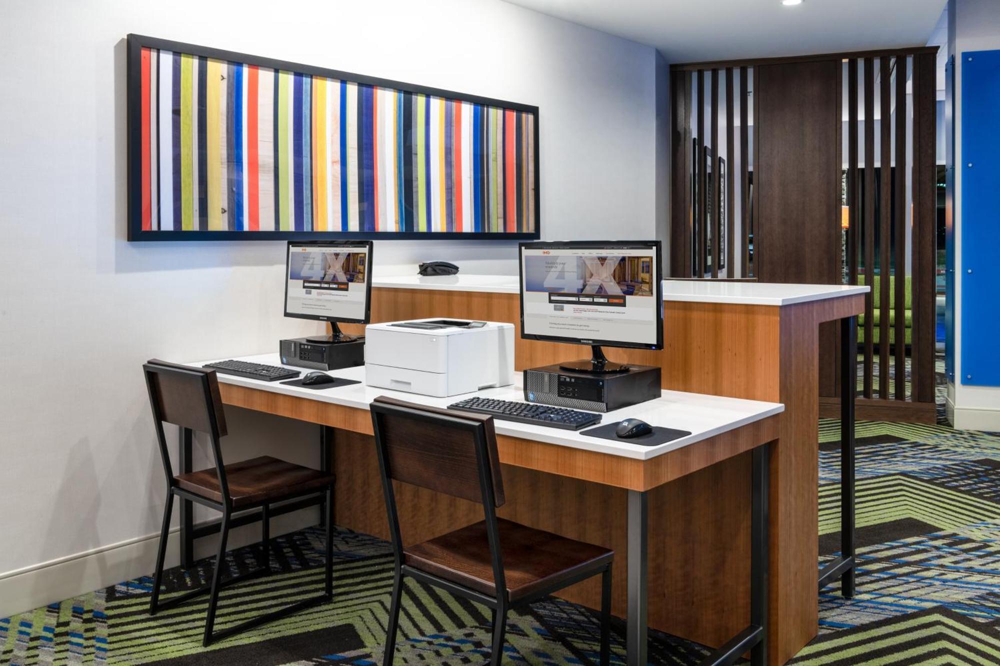 Holiday Inn Express & Suites - Colorado Springs South I-25 By Ihg Exterior photo