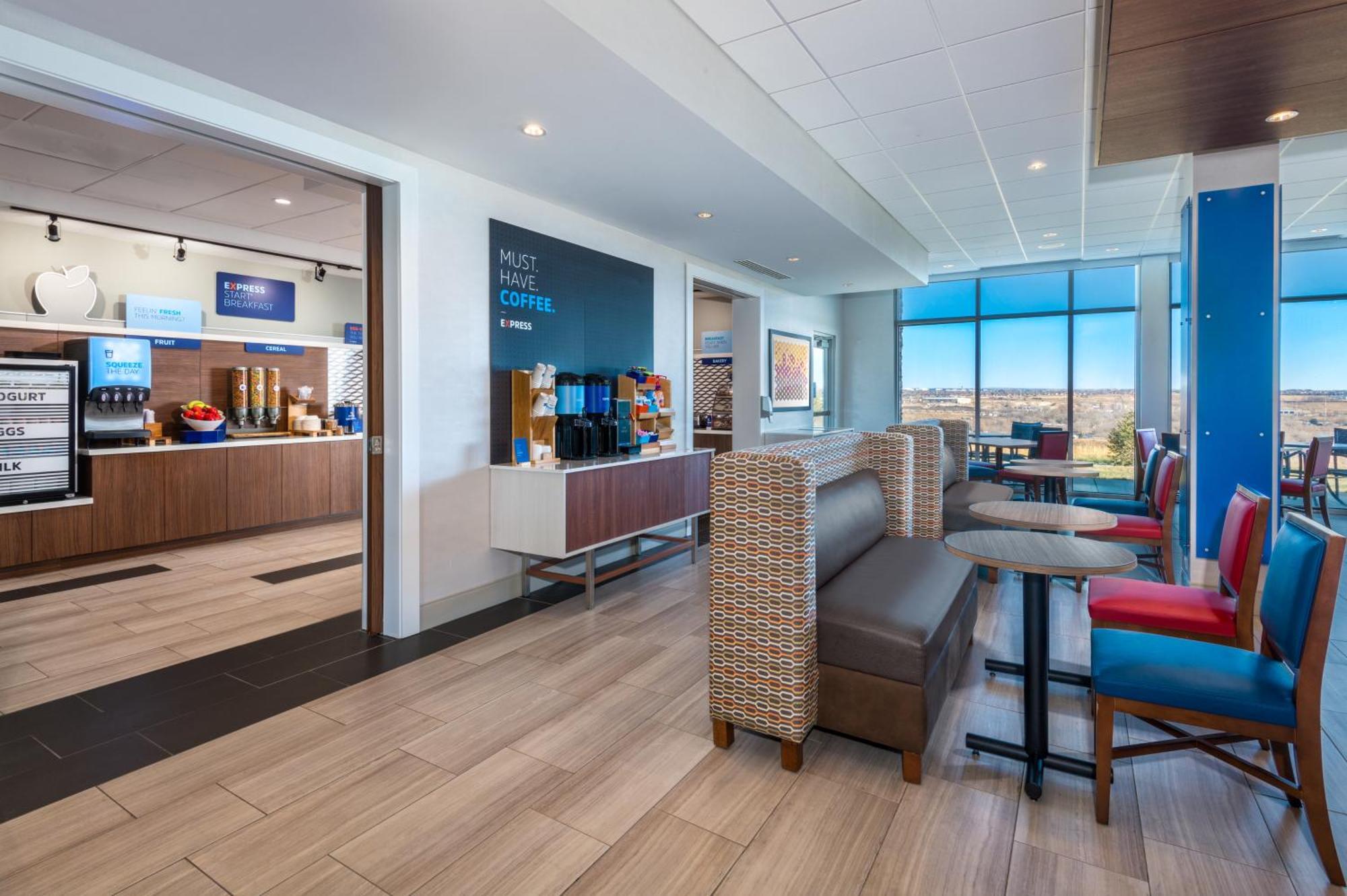 Holiday Inn Express & Suites - Colorado Springs South I-25 By Ihg Exterior photo