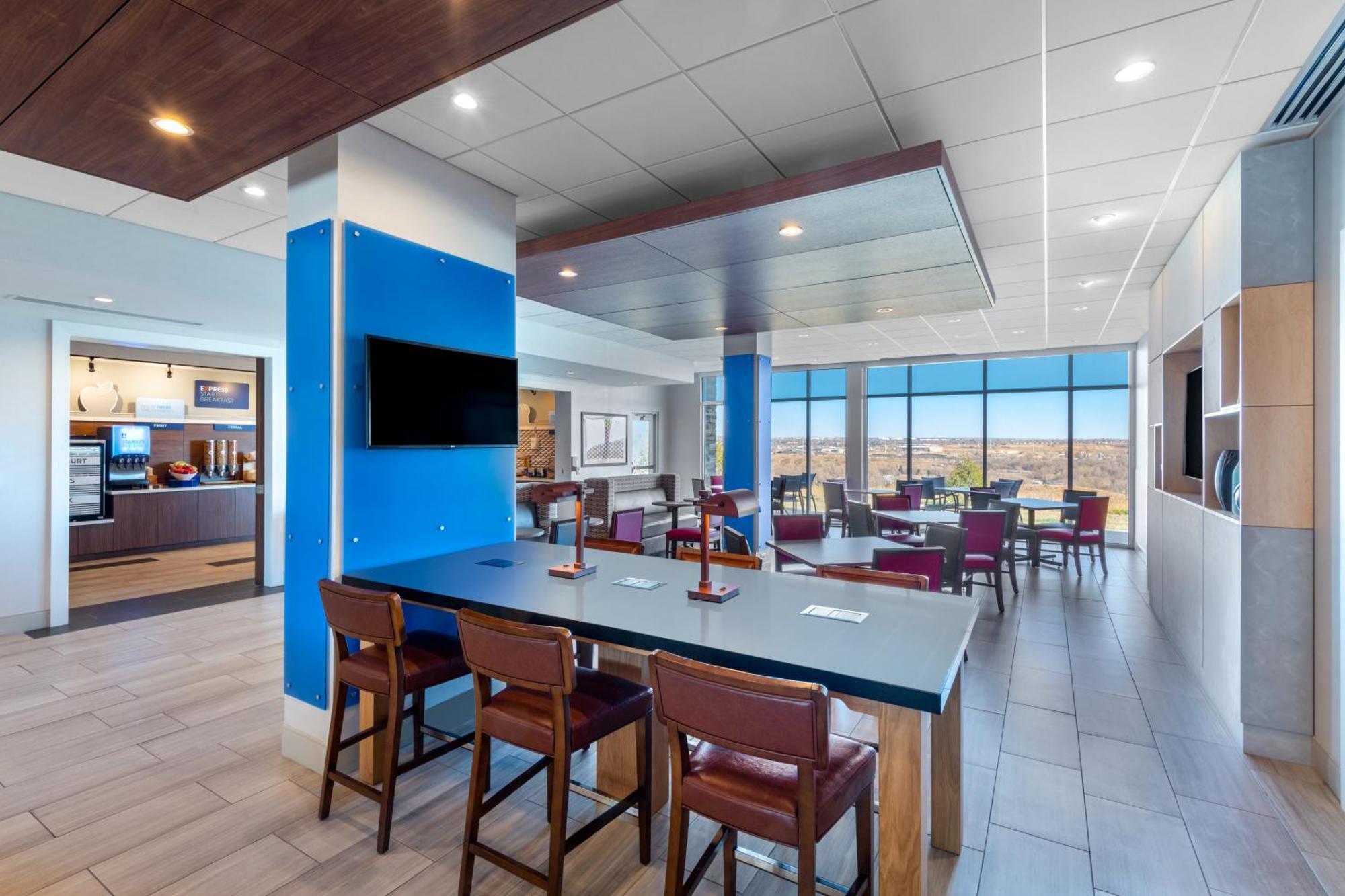 Holiday Inn Express & Suites - Colorado Springs South I-25 By Ihg Exterior photo